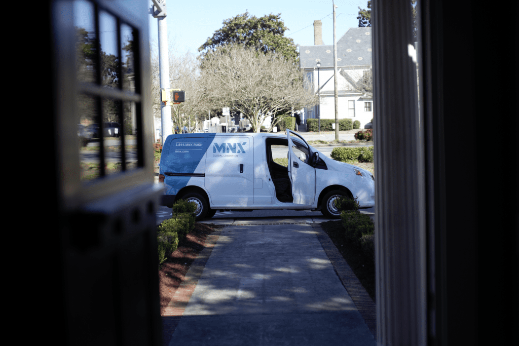 GS1A0381 MNX delivery van